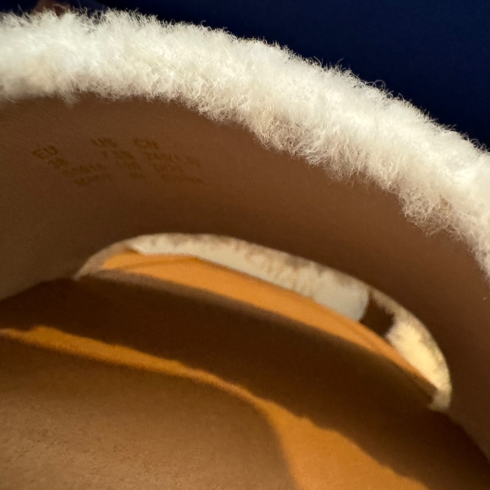 Stuart Weitzman - Picture 5 of 6
